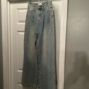 Ladies nwo tags 24 waist Grey Lab Los Angelos jeans 
Light blue washed wide leg